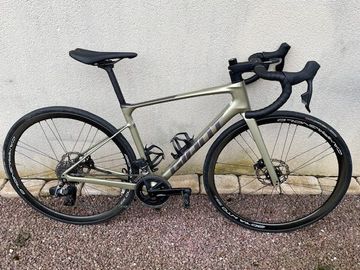 Giant Defy Advanced 2024 Road & Gravel usato