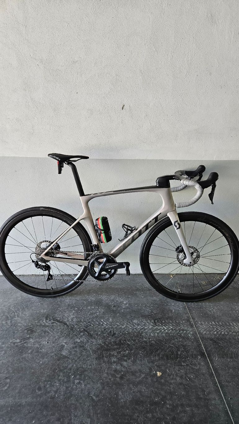 Used Scott Foil RC 30 2022 2022 Road & Gravel, Grigio chiaro — image 1 of 22