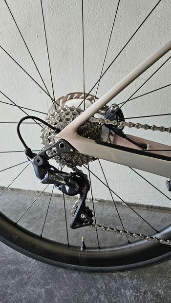 Used Scott Foil RC 30 2022 2022 Road & Gravel, Grigio chiaro — image 3 of 22