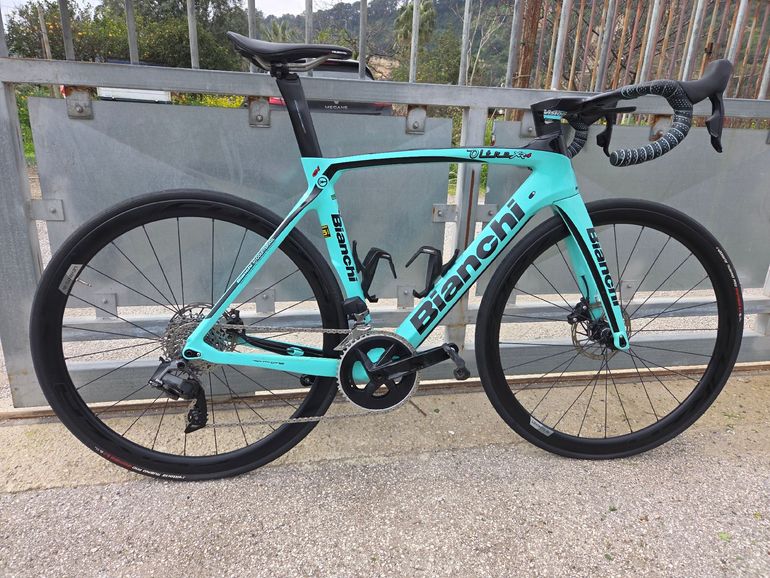 Used Bianchi Oltre XR4 - Rival eTap AXS 2022 2022 Road & Gravel, Blue — image 1 of 17