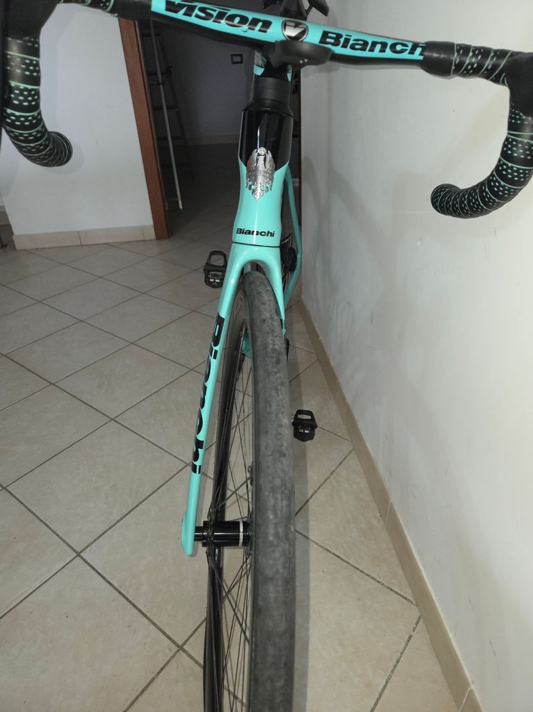 Used Bianchi Oltre XR4 - Rival eTap AXS 2022 2022 Road & Gravel, Blue — image 13 of 17