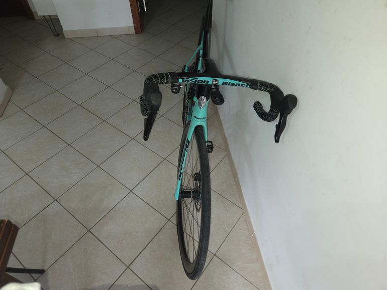 Used Bianchi Oltre XR4 - Rival eTap AXS 2022 2022 Road & Gravel, Blue — image 12 of 17