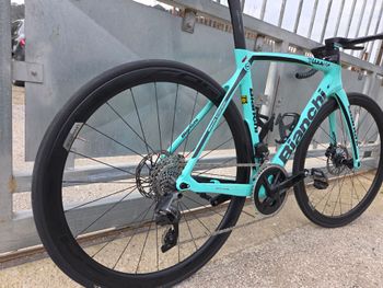 Used Bianchi Oltre XR4 - Rival eTap AXS 2022 2022 Road & Gravel, Blue — image 3 of 17
