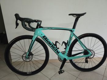 Used Bianchi Oltre XR4 - Rival eTap AXS 2022 2022 Road & Gravel, Blue — image 2 of 17