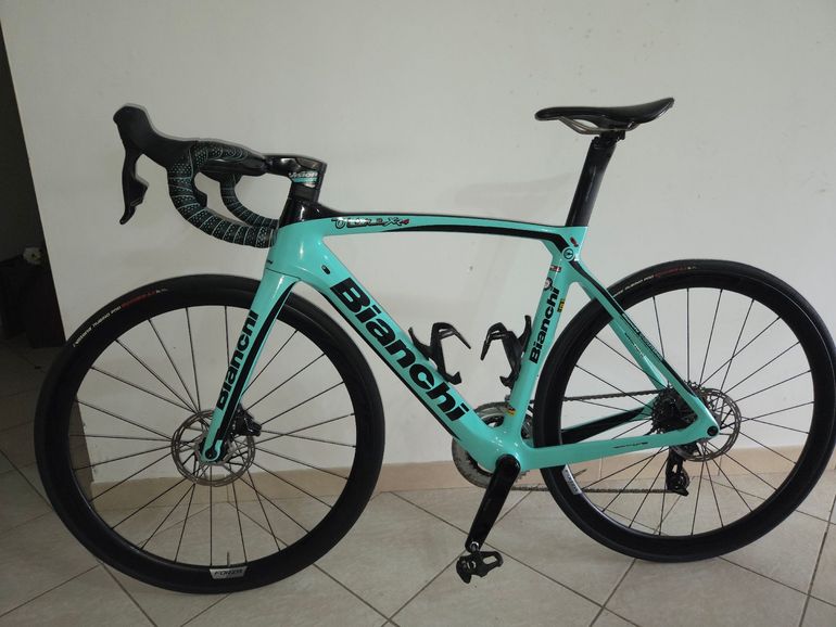 Used Bianchi Oltre XR4 - Rival eTap AXS 2022 2022 Road & Gravel, Blue — image 2 of 17