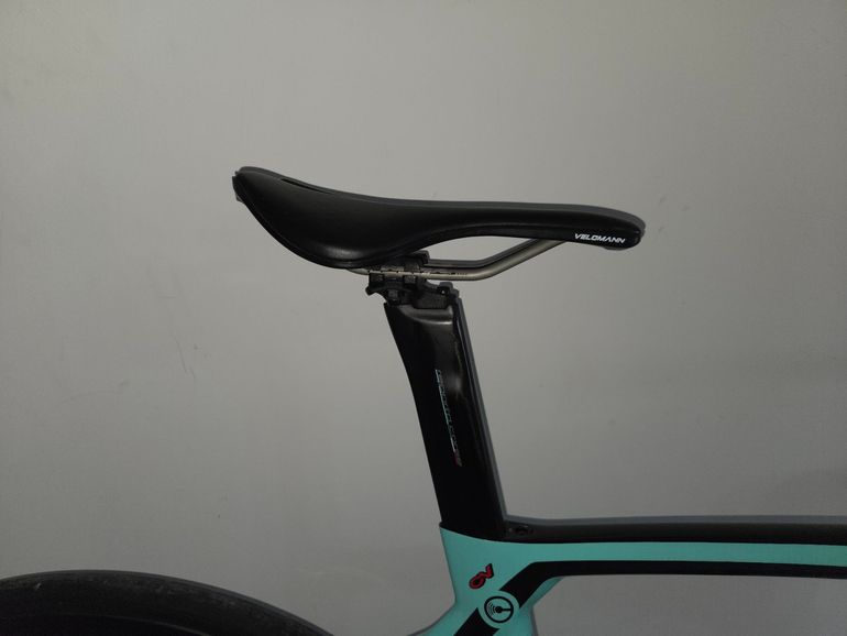Used Bianchi Oltre XR4 - Rival eTap AXS 2022 2022 Road & Gravel, Blue — image 15 of 17