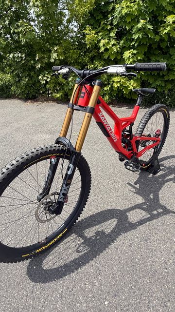 Santa Cruz V10 SRAM X01 DH 2024 Mountainbike d'occasion — image 11 sur 12