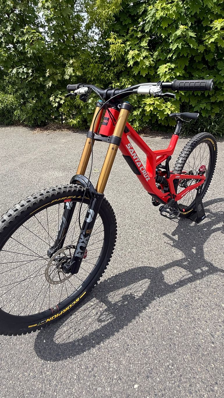 Used Santa Cruz V10 SRAM X01 DH 2024 Mountainbike, Rojo — image 11 of 12