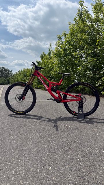 Santa Cruz V10 SRAM X01 DH 2024 Mountainbike d'occasion — image 1 sur 12