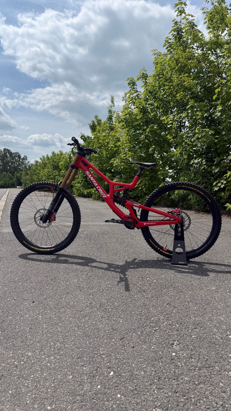 Used Santa Cruz V10 SRAM X01 DH 2024 Mountainbike, Rojo — image 1 of 12
