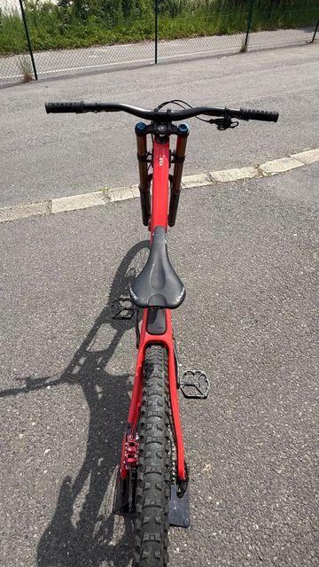 Santa Cruz V10 SRAM X01 DH 2024 Mountainbike d'occasion — image 9 sur 12