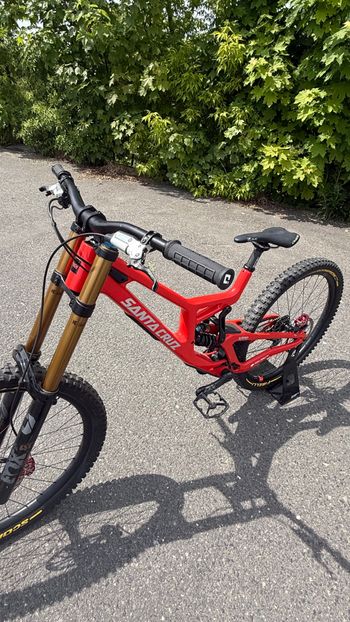 Used Santa Cruz V10 SRAM X01 DH 2024 Mountainbike, Rojo — image 2 of 12
