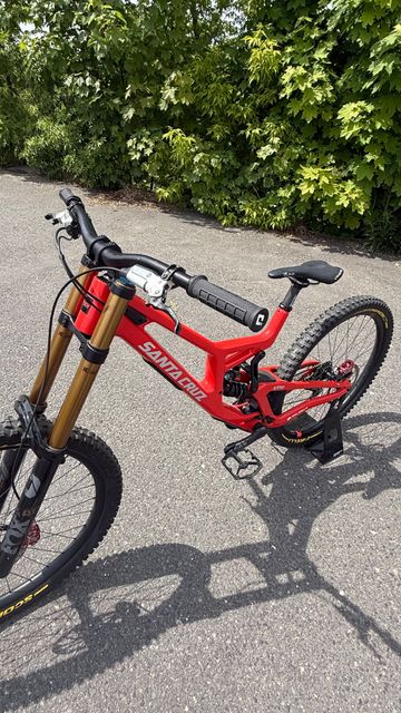 Santa Cruz V10 SRAM X01 DH 2024 Mountainbike d'occasion — image 2 sur 12