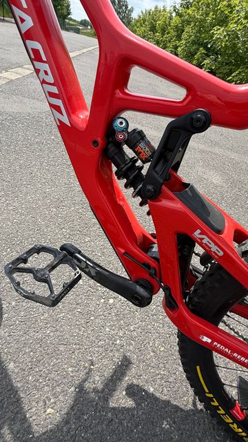 Santa Cruz V10 SRAM X01 DH 2024 Mountainbike d'occasion — image 10 sur 12