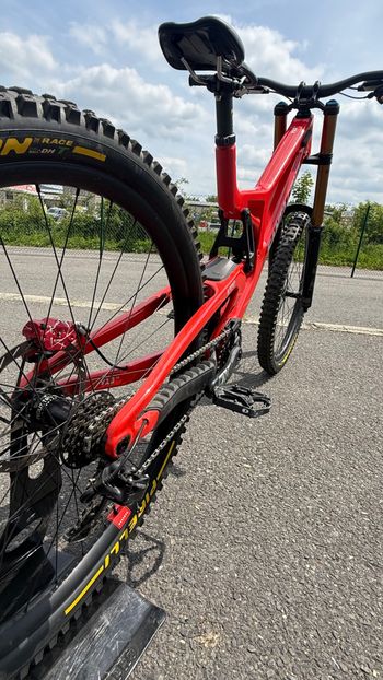 Used Santa Cruz V10 SRAM X01 DH 2024 Mountainbike, Rojo — image 5 of 12