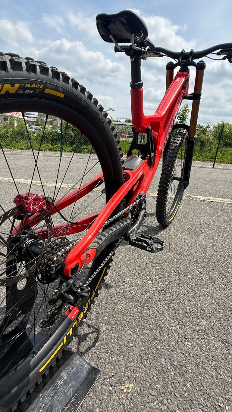 Used Santa Cruz V10 SRAM X01 DH 2024 Mountainbike, Rojo — image 5 of 12