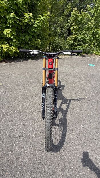 Used Santa Cruz V10 SRAM X01 DH 2024 Mountainbike, Rojo — image 8 of 12