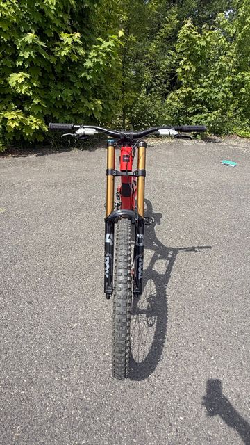 Santa Cruz V10 SRAM X01 DH 2024 Mountainbike d'occasion — image 8 sur 12