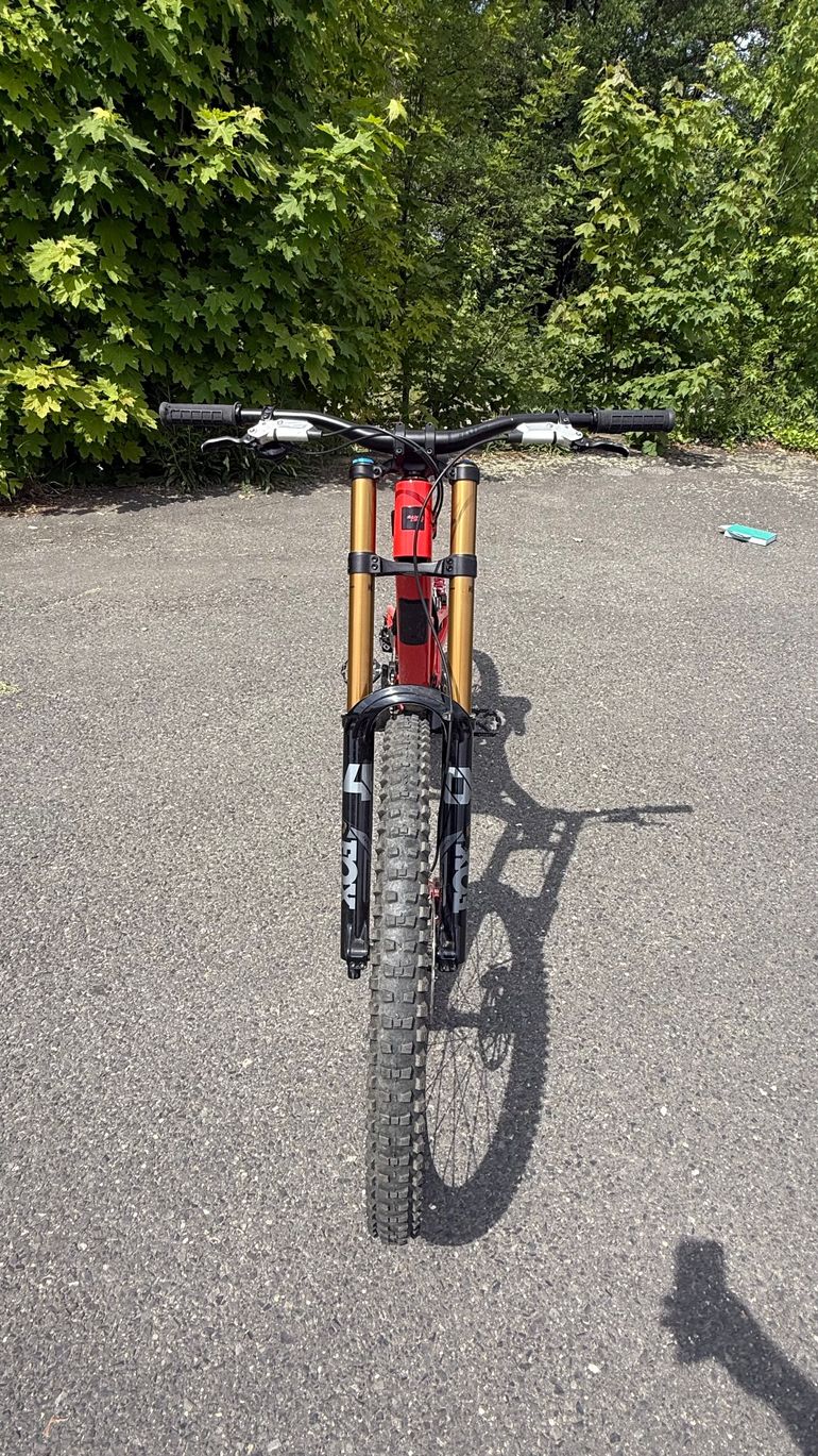 Used Santa Cruz V10 SRAM X01 DH 2024 Mountainbike, Rojo — image 8 of 12