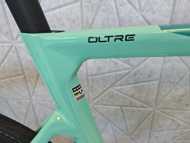Used Custom BIANCHI OLTRE RACE SHIMANO 105 DI2 SIXTY CARBON 2026 Road & Gravel, Green — image 7 of 10