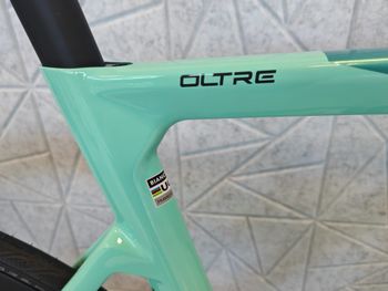 Used Custom BIANCHI OLTRE RACE SHIMANO 105 DI2 SIXTY CARBON 2026 Road & Gravel, Green — image 7 of 10