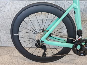 Used Custom BIANCHI OLTRE RACE SHIMANO 105 DI2 SIXTY CARBON 2026 Road & Gravel, Green — image 4 of 10