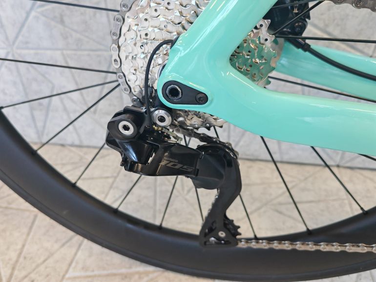 Used Custom BIANCHI OLTRE RACE SHIMANO 105 DI2 SIXTY CARBON 2026 Road & Gravel, Green — image 5 of 10