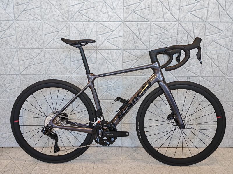 Gebrauchtes Custom BIANCHI INFINITO ICR 105 DI2 THIRTY CARBON 2026 Road & Gravel