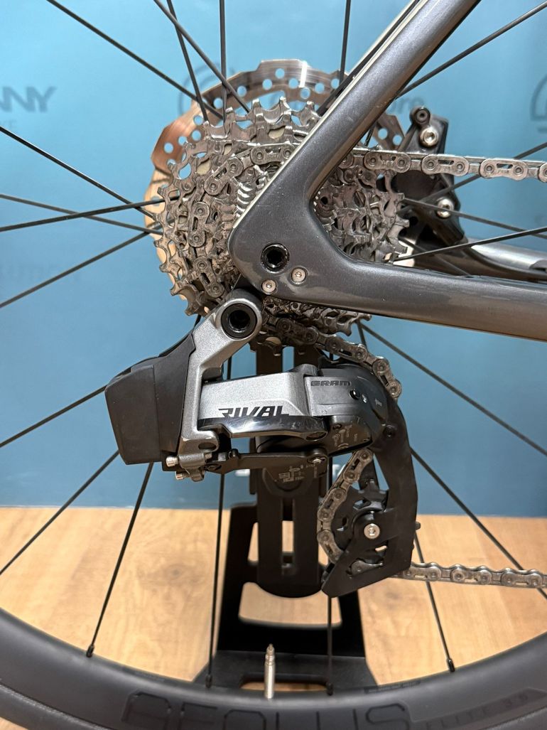 Used Trek Trek Emonda SL 6 AXS Power-Meter 2023 Road & Gravel, Light Gray — image 10 of 13