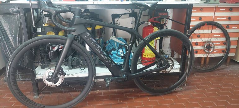 Used Trek Domane+ SLR 6 Pro 2024 2024 Road & Gravel — image 2 of 7