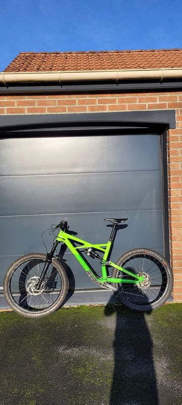 Used Specialized Enduro Comp 650b 2017 2017 Mountainbike, Green, 27.5 — image 1 of 4