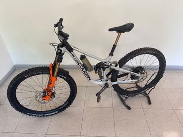 Used Lee Cougan Custom Shimano XTR 2022 Mountainbike, Light Gray — image 2 of 8