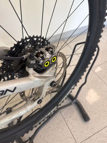 Used Lee Cougan Custom Shimano XTR 2022 Mountainbike, Light Gray — image 8 of 8