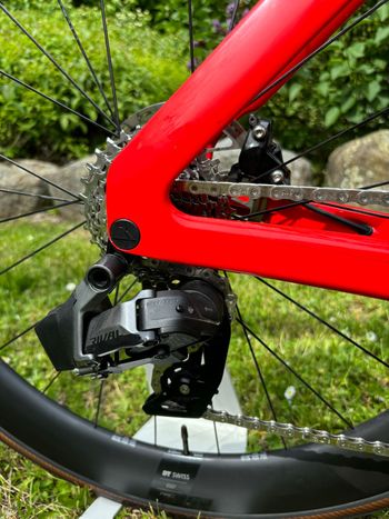 Used Canyon Aeroad CF SLX 7 Disc eTap 2022 2022 Road & Gravel, Red — image 9 of 20