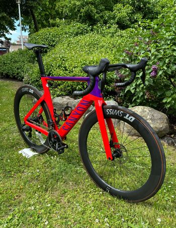 Used Canyon Aeroad CF SLX 7 Disc eTap 2022 2022 Road & Gravel, Red — image 2 of 20