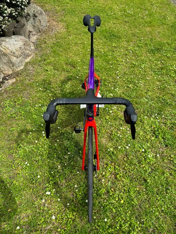 Used Canyon Aeroad CF SLX 7 Disc eTap 2022 2022 Road & Gravel, Red — image 17 of 20