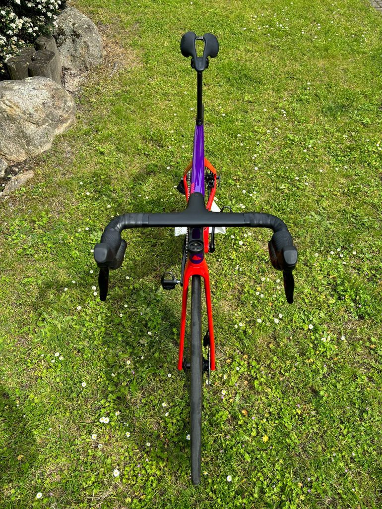 Used Canyon Aeroad CF SLX 7 Disc eTap 2022 2022 Road & Gravel, Red — image 17 of 20