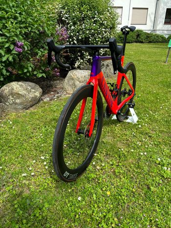 Used Canyon Aeroad CF SLX 7 Disc eTap 2022 2022 Road & Gravel, Red — image 19 of 20