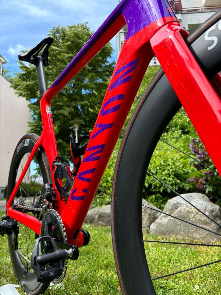 Used Canyon Aeroad CF SLX 7 Disc eTap 2022 2022 Road & Gravel, Red — image 4 of 20