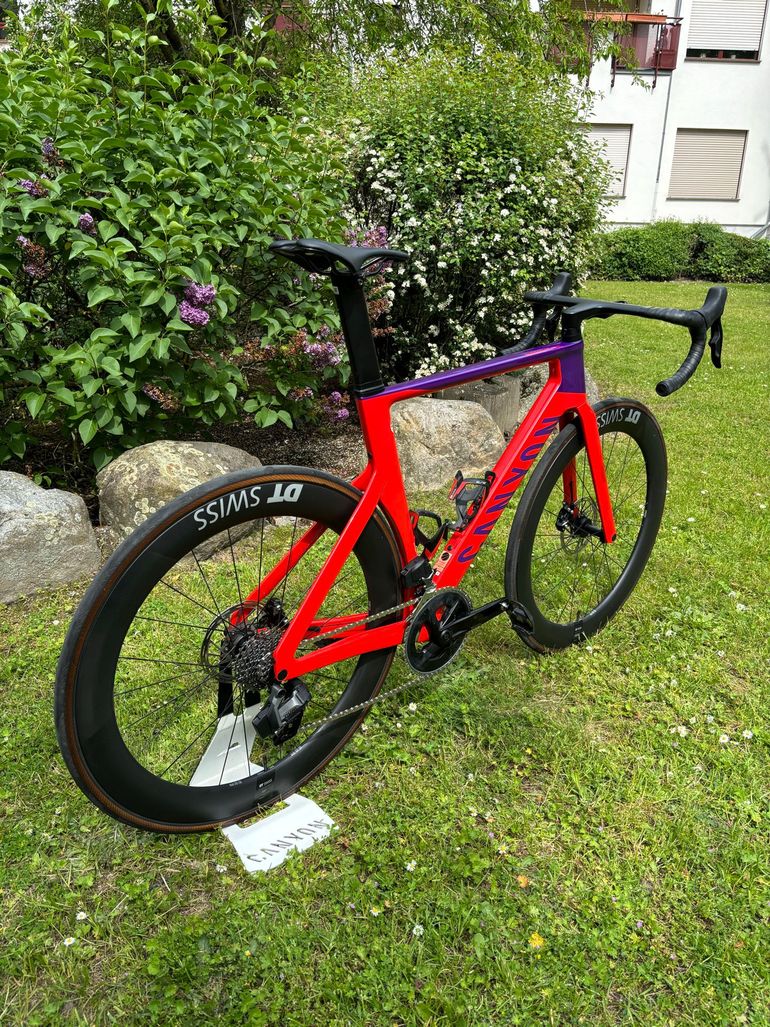 Used Canyon Aeroad CF SLX 7 Disc eTap 2022 2022 Road & Gravel, Red — image 3 of 20