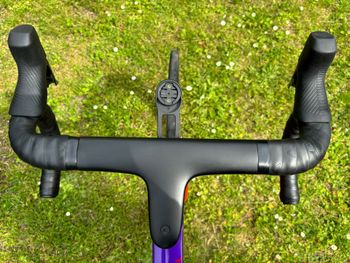 Used Canyon Aeroad CF SLX 7 Disc eTap 2022 2022 Road & Gravel, Red — image 7 of 20
