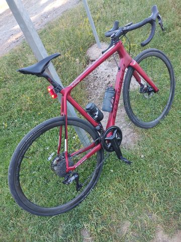 Colnago V2-r disc Shimano Ultegra Di2 (12 Speed) 2020 Road & Gravel usato, Rosso — immagine 2 di 3