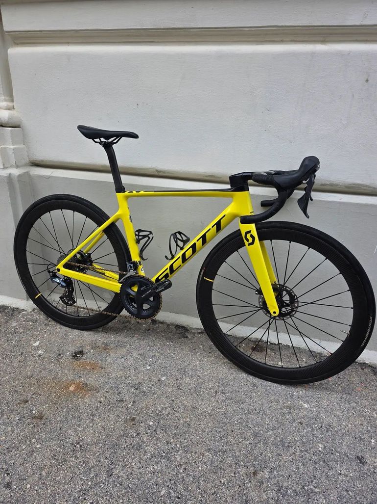 Used Scott Addict Shimano Ultegra 2023 Road & Gravel — image 1 of 4