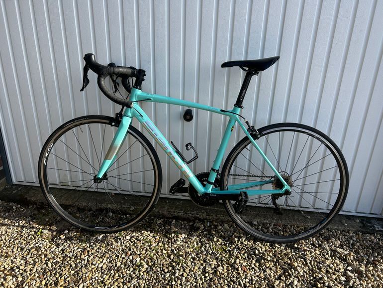 Used Bianchi Via Shimano 105 2021 Road & Gravel, Blue — image 4 of 9