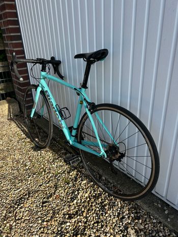 Used Bianchi Via Shimano 105 2021 Road & Gravel, Blue — image 6 of 9