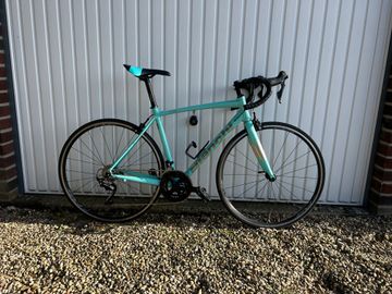 Gebrauchtes Bianchi Via Shimano 105 2021 Road & Gravel, Blau — Bild 1 von 9