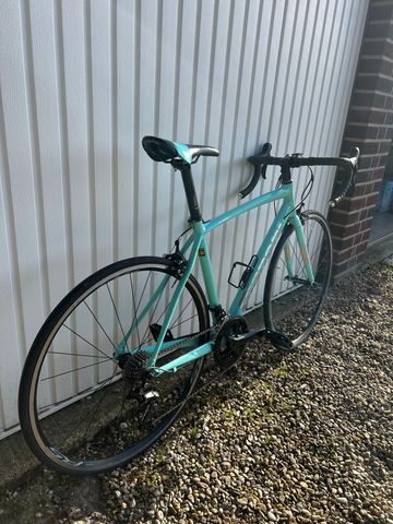 Gebrauchtes Bianchi Via Shimano 105 2021 Road & Gravel, Blau — Bild 3 von 9