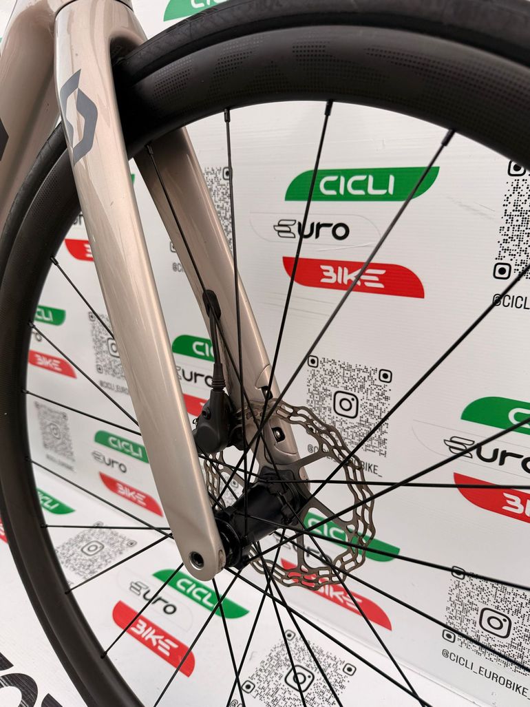 Used Scott Addict RC 10 2022 2022 Road & Gravel — image 7 of 13