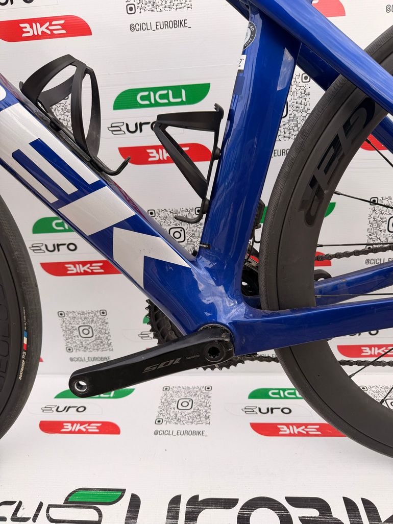 Used Trek Madone SL 6 Di2 Gen 6 2023 2023 Road & Gravel — image 10 of 13