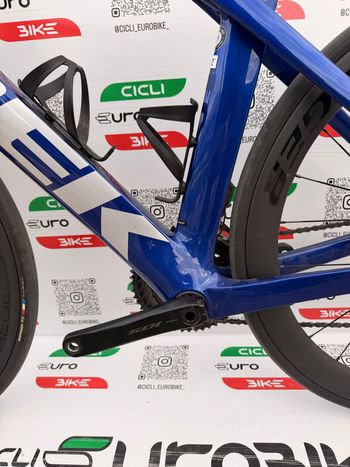 Used Trek Madone SL 6 Di2 Gen 6 2023 2023 Road & Gravel — image 11 of 13